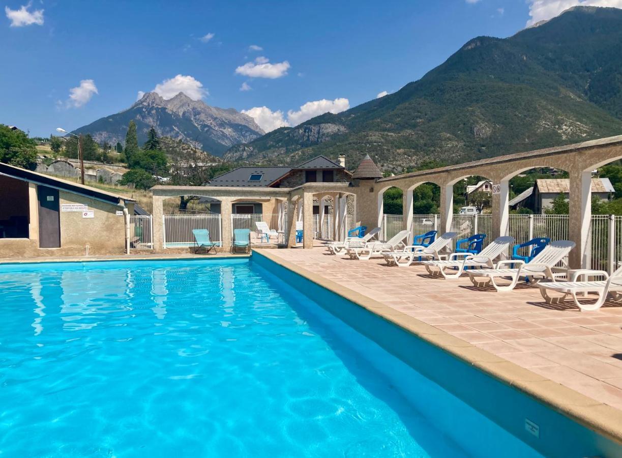 Le Catinat Fleuri Hotel Guillestre Exterior photo