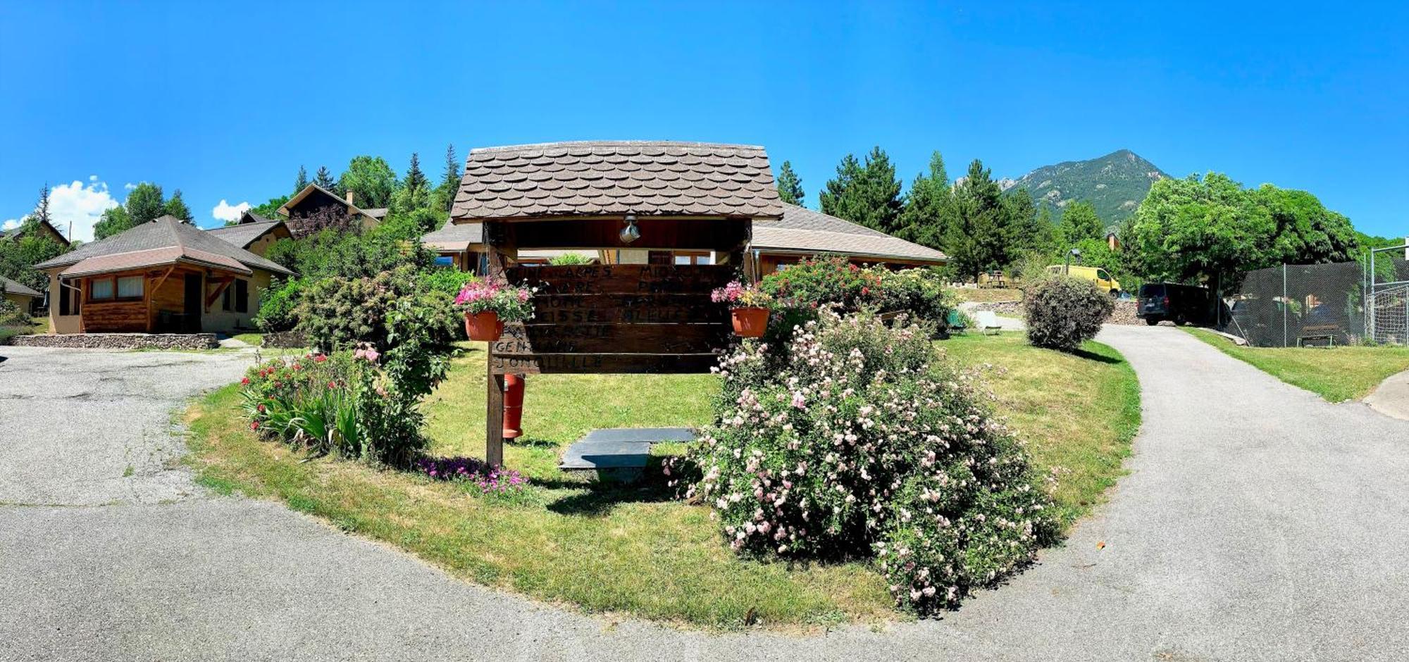 Le Catinat Fleuri Hotel Guillestre Exterior photo