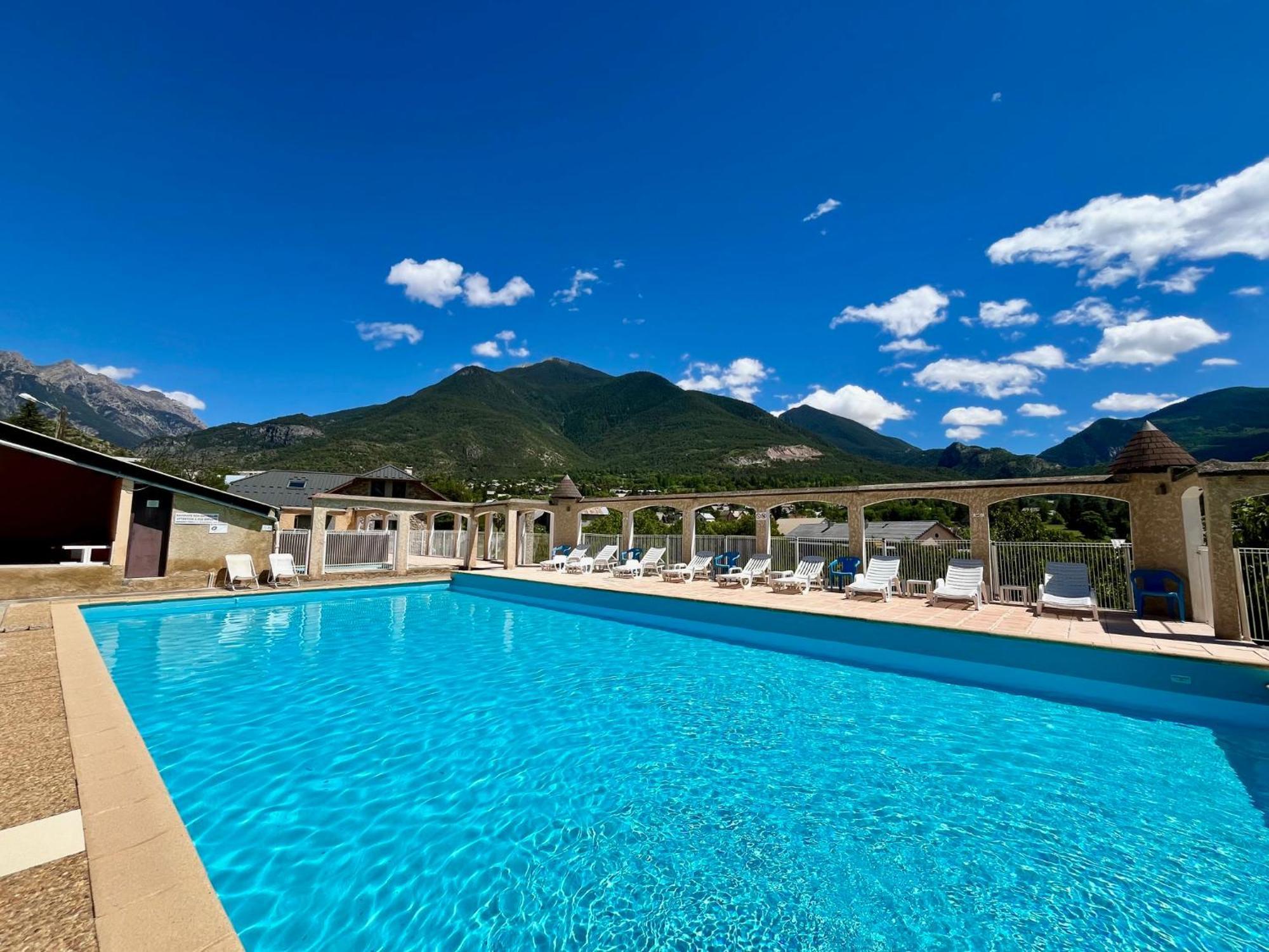 Le Catinat Fleuri Hotel Guillestre Exterior photo