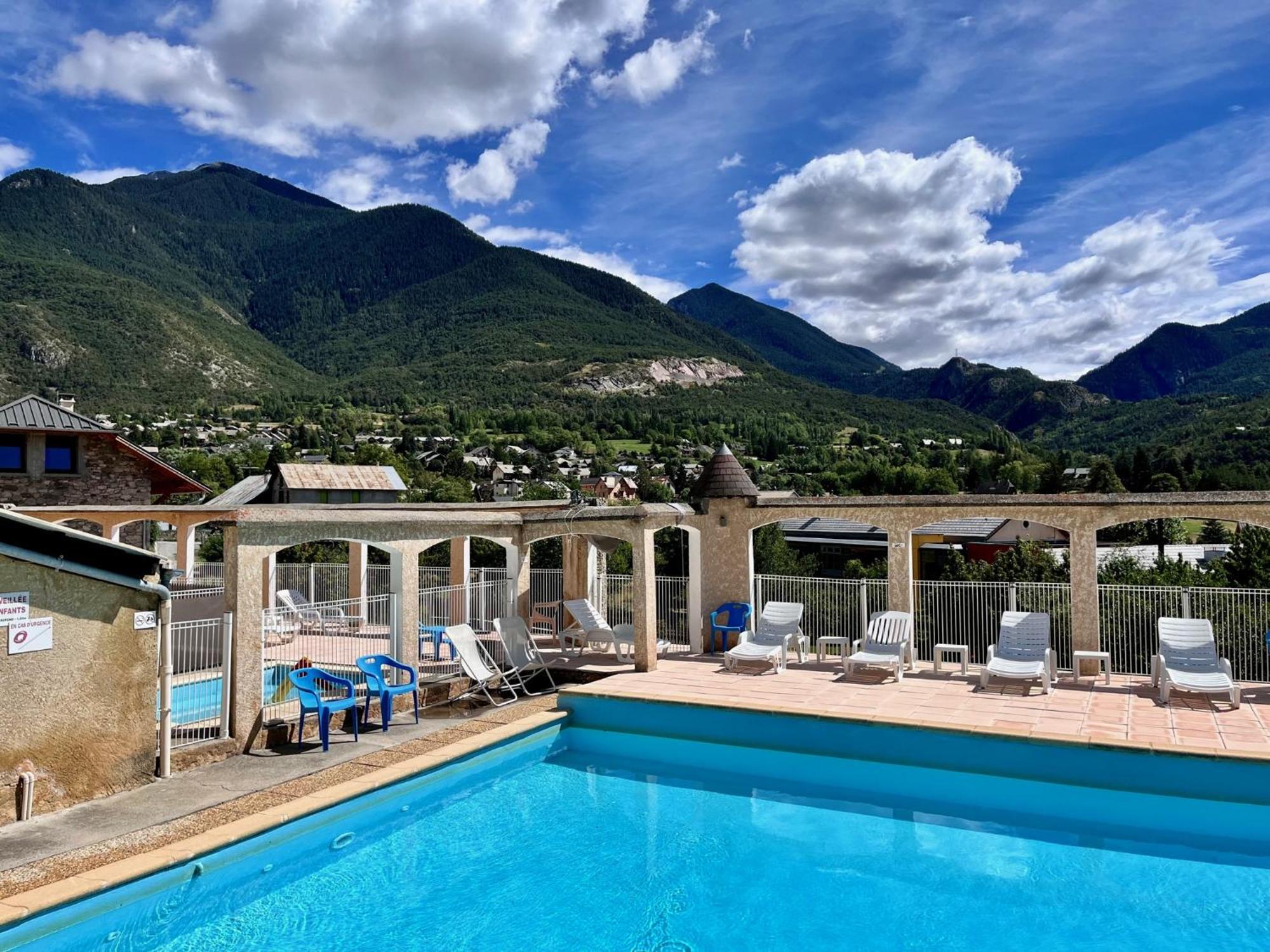 Le Catinat Fleuri Hotel Guillestre Exterior photo