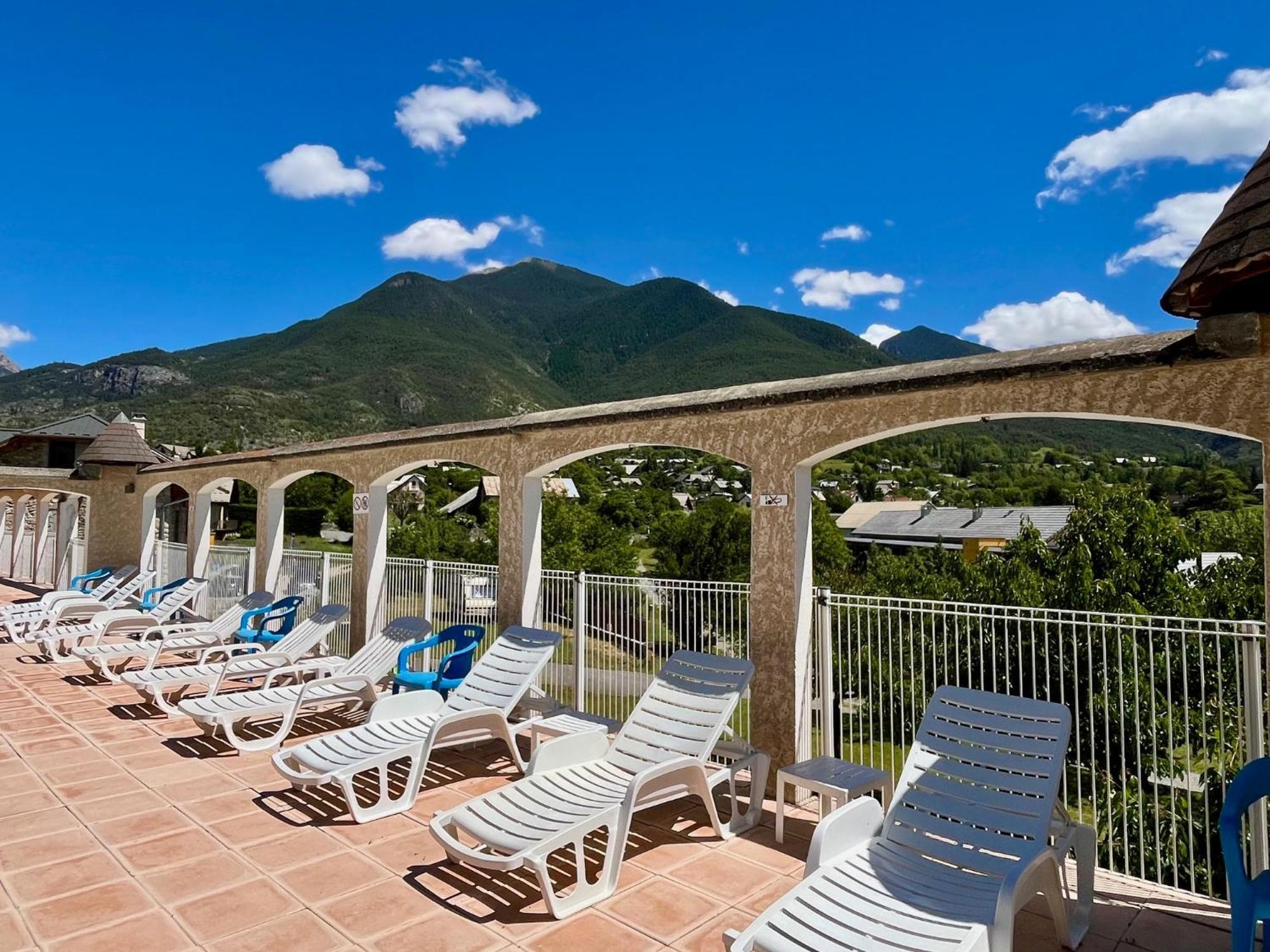 Le Catinat Fleuri Hotel Guillestre Exterior photo