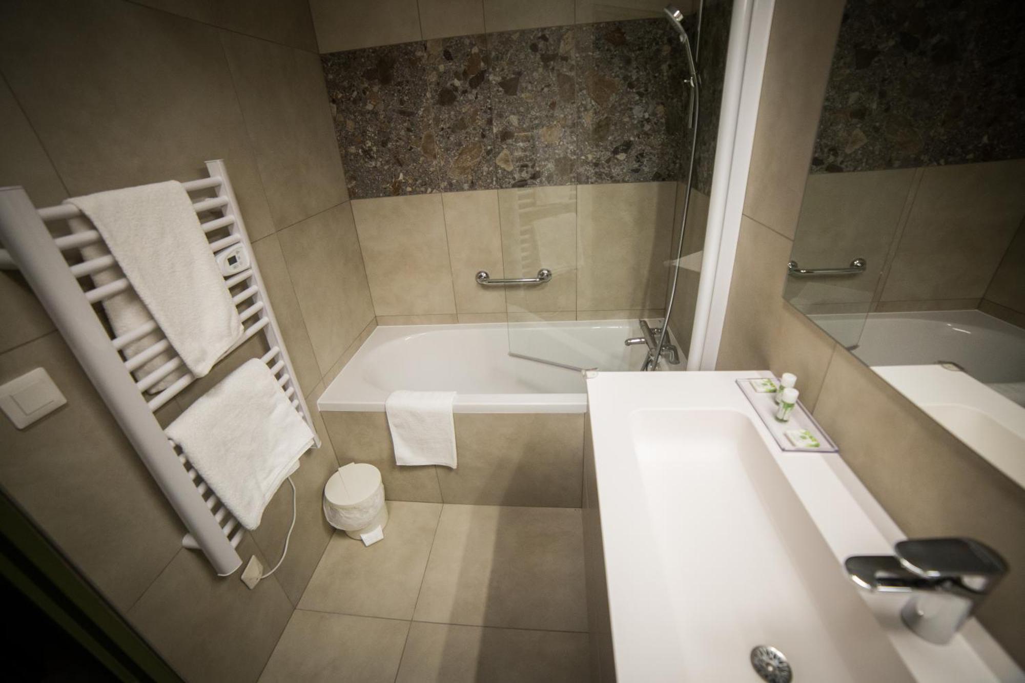 Le Catinat Fleuri Hotel Guillestre Exterior photo