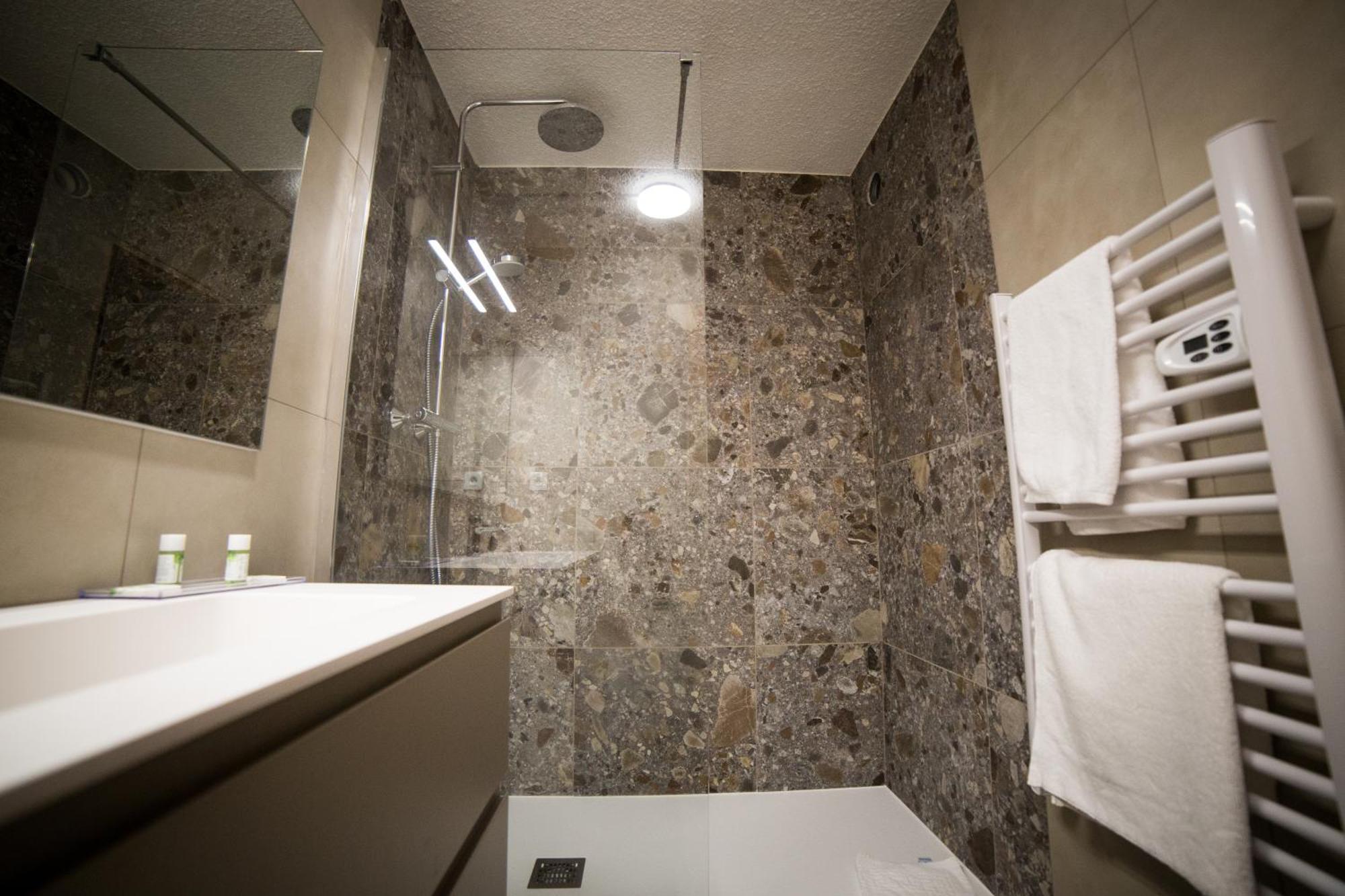 Le Catinat Fleuri Hotel Guillestre Exterior photo