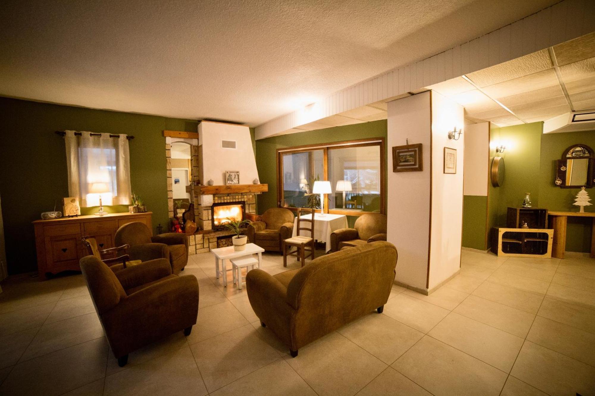 Le Catinat Fleuri Hotel Guillestre Exterior photo