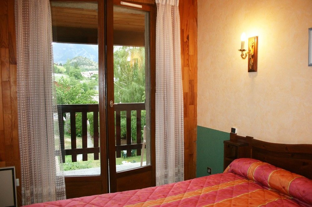 Le Catinat Fleuri Hotel Guillestre Exterior photo